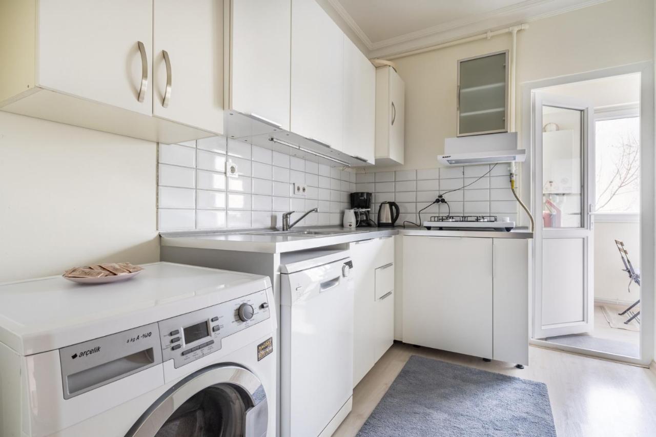 Modern Flat With Balcony On Bagdat Street Apartment Истанбул Екстериор снимка