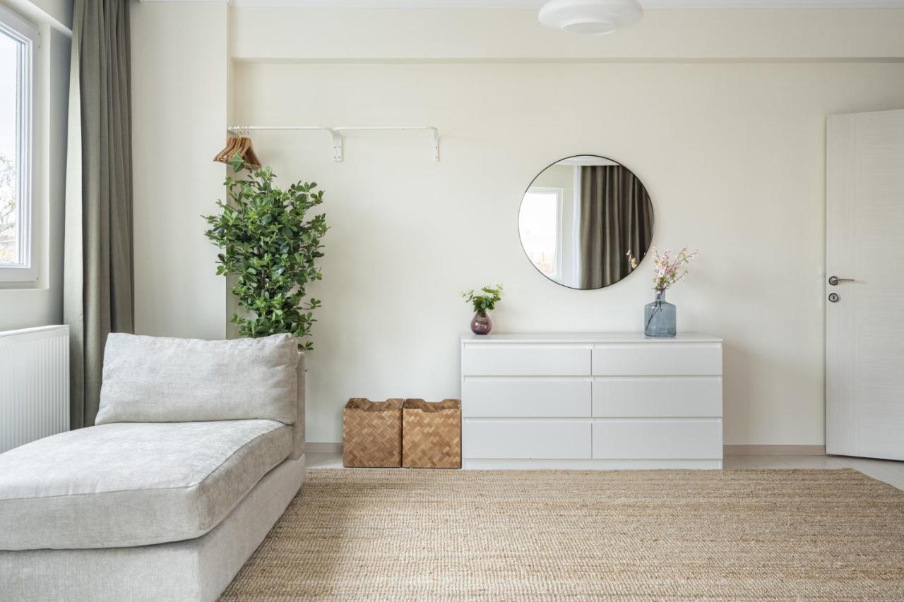 Modern Flat With Balcony On Bagdat Street Apartment Истанбул Екстериор снимка
