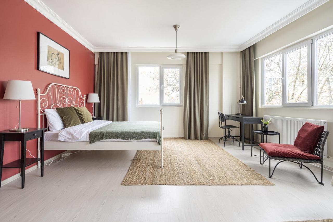 Modern Flat With Balcony On Bagdat Street Apartment Истанбул Екстериор снимка